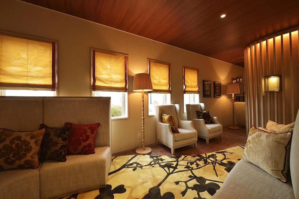 Hakone Lake Hotel 3*,
